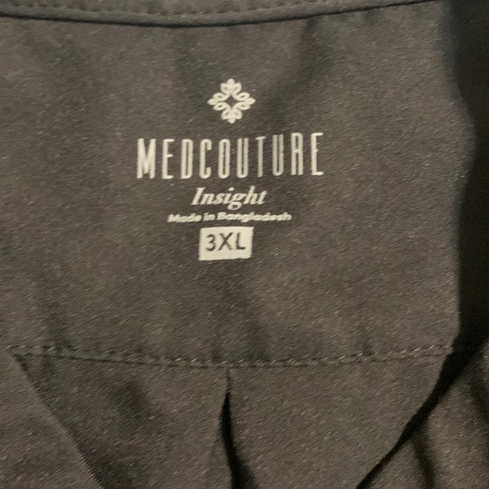Med Couture Insight Woman's 3-Pocket V-Neck Scrub Top 3x